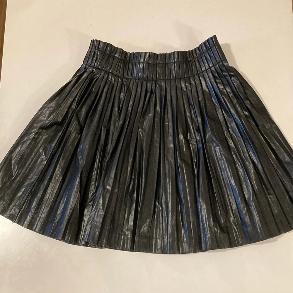 Olivaceous Black Faux- Leather Pleated Mini Skirt Black Size Small - Picture 2 of 5